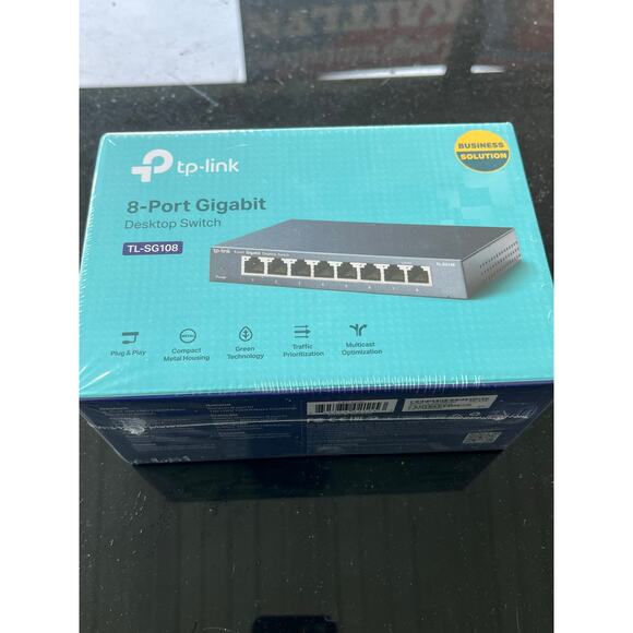 TP-Link TL-SG108 8-Port Gigabit Ethernet Switch-NIB - Picture 1 of 5